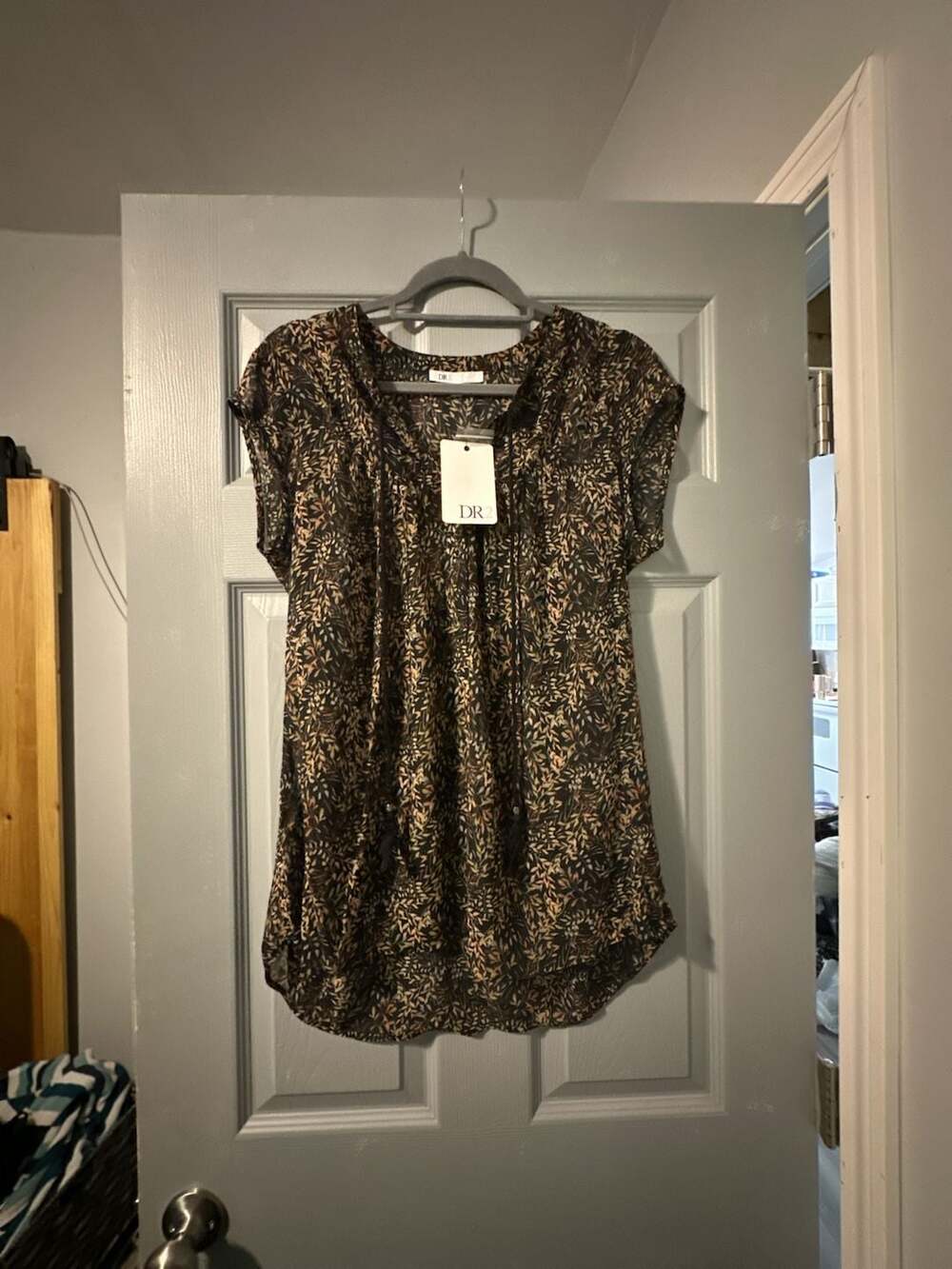 DR2 Floral Print Split-Neck Short Sleeve Blouse with Tassel Ties